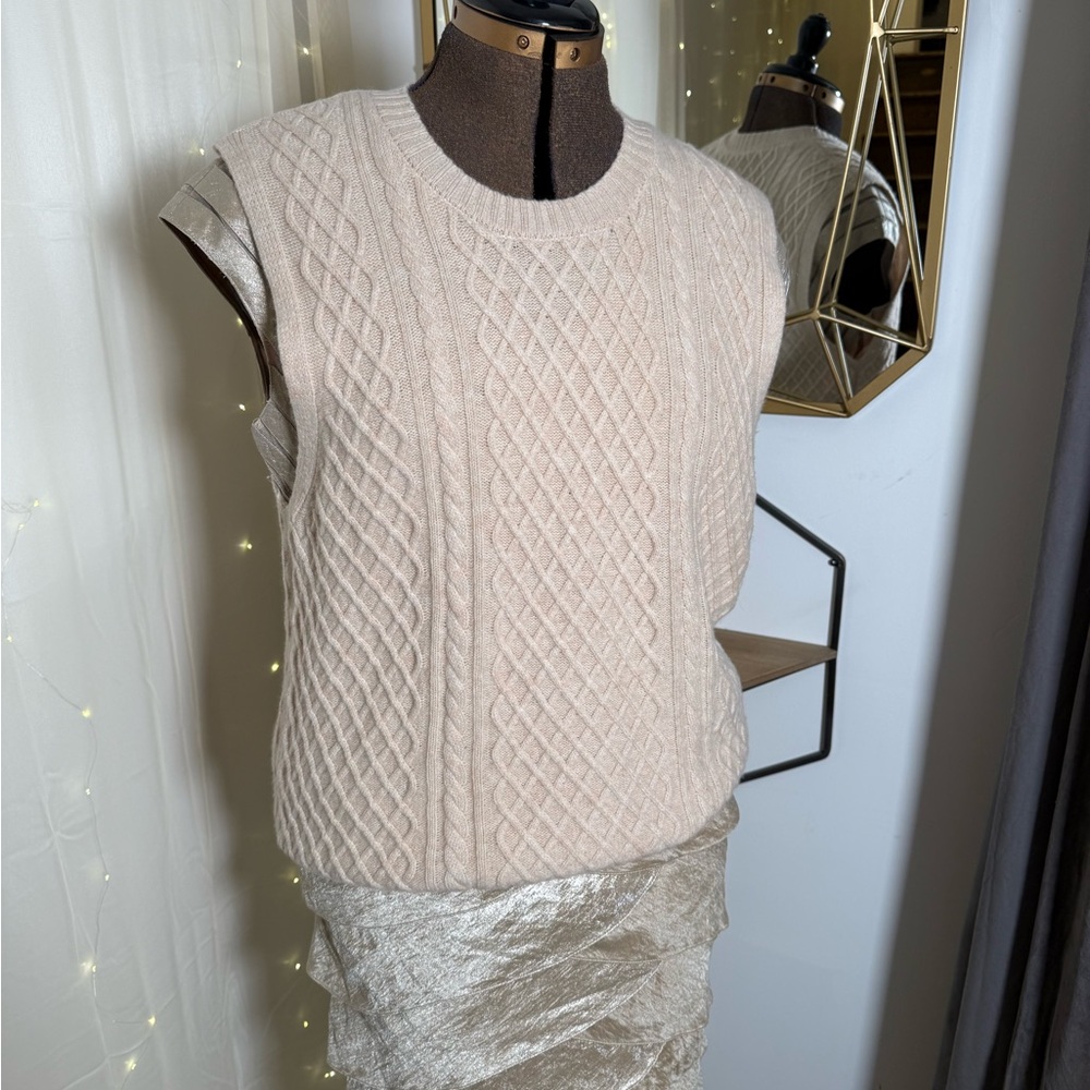 Superfine Merino WoolCream Cable Knit Sleeveless Sweater